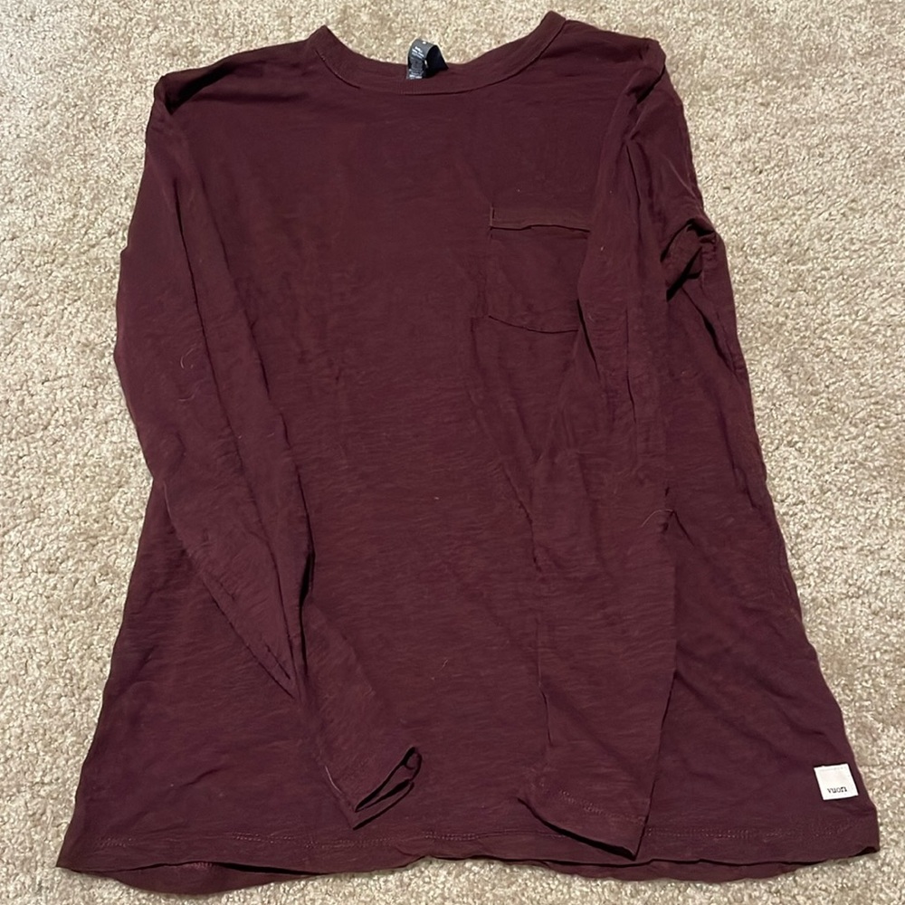 Vuori long sleeve T shirt (medium)